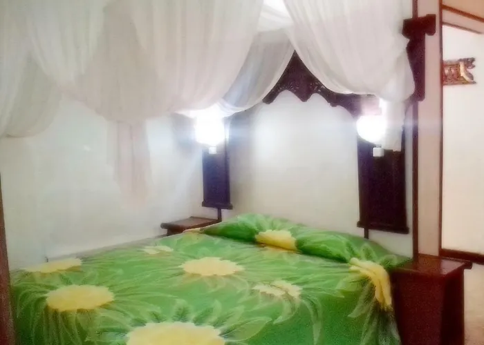 ガゼボ ビーチ 3* サヌール